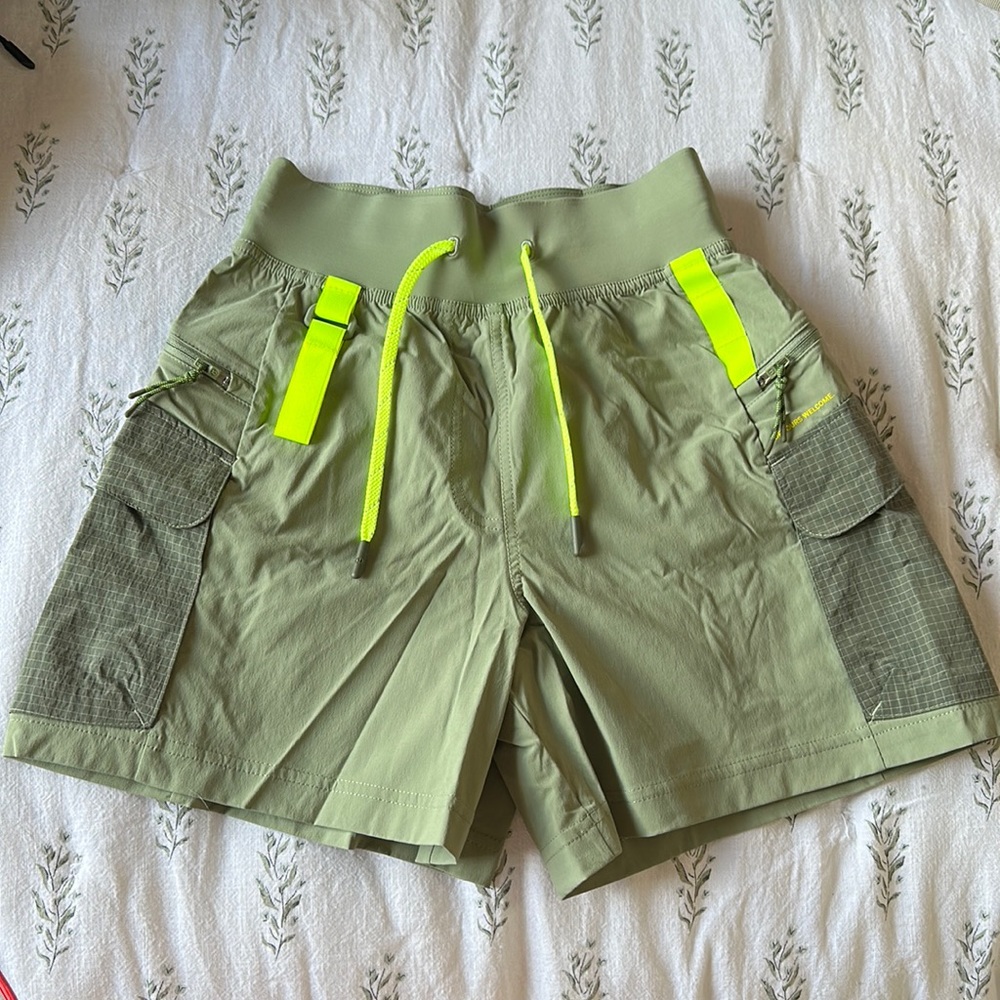 lululemon Hiking Shorts Sage green/highlighter yellow size 2